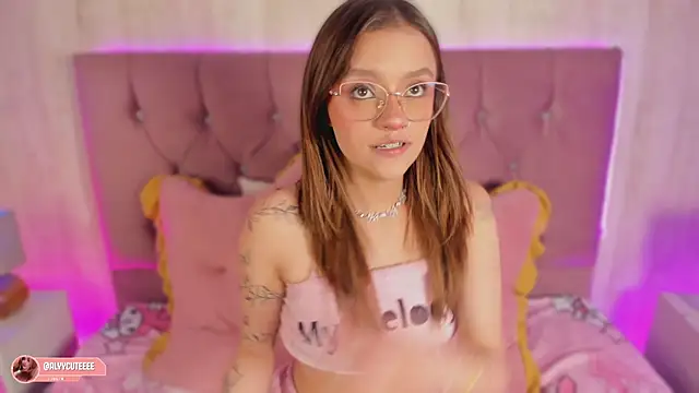 Snapshot of alyy_cut3 chatting on April 2026 08:57:01 PM alyy cut3 online show from April 2026 08:57:01 PM