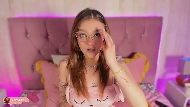 Snapshot of alyy_cut3 chatting on April 2026 09:39:33 PM alyy cut3 online show from April 2026 09:39:33 PM