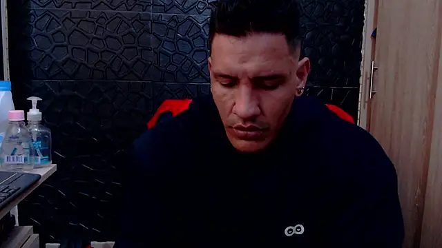 Snapshot of viktor_herrera chatting on February 2026 03:33:02 PM viktor herrera online show from February 2026 03:33:02 PM