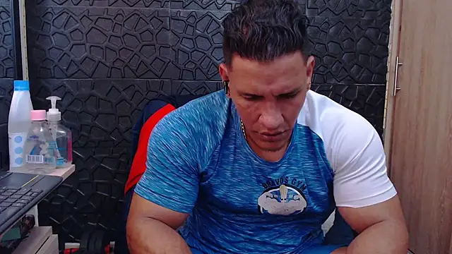 Snapshot of viktor_herrera chatting on February 2026 03:50:01 PM viktor herrera online show from February 2026 03:50:01 PM