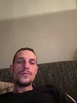 Snapshot of Evelin199 chatting on April 2026 09:21:02 PM Evelin199 online show from April 2026 09:21:02 PM