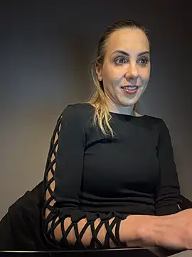 ElenaWhitmore online show from February 2026 09:31:02 PM