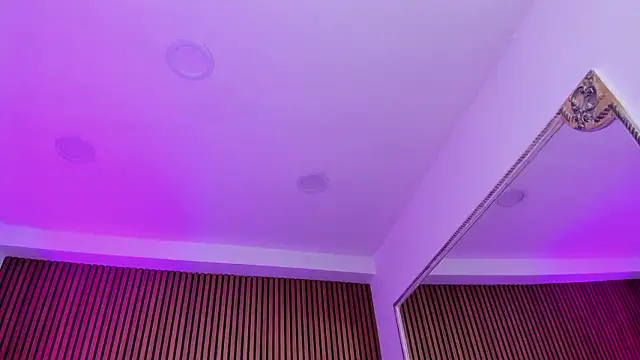 Violett hott  online show from March 2026 12:54:02 PM