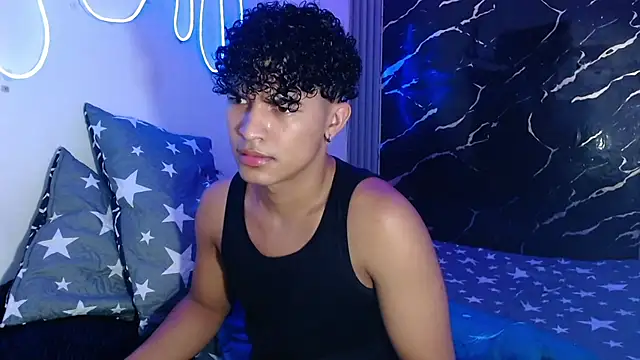 Snapshot of jamescurly00 chatting on March 2026 05:35:01 AM jamescurly00 online show from March 2026 05:35:01 AM