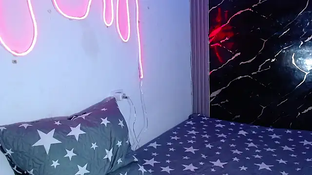 Snapshot of jamescurly00 chatting on March 2026 05:24:02 AM jamescurly00 online show from March 2026 05:24:02 AM