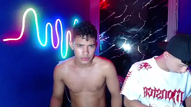 Snapshot of jamescurly00 chatting on April 2026 07:13:01 AM jamescurly00 online show from April 2026 07:13:01 AM