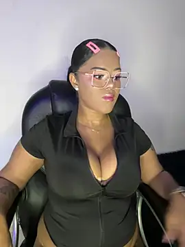 Snapshot of Antonella_03s chatting on July 2026 06:06:02 AM Antonella 03s online show from July 2026 06:06:02 AM