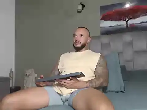 LeonGolds online show from February 2026 10:28:02 PM