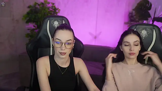 Snapshot of Mila_Rose054 chatting on April 2026 07:47:01 AM Mila Rose054 online show from April 2026 07:47:01 AM