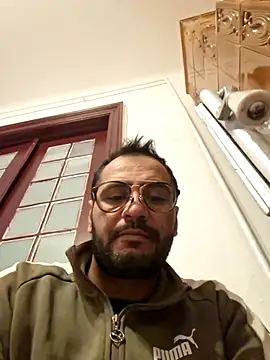 julian-112 online show from January 2026 09:52:02 PM