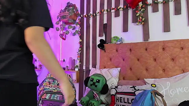 MeowMota  online show from April 2026 06:25:02 PM