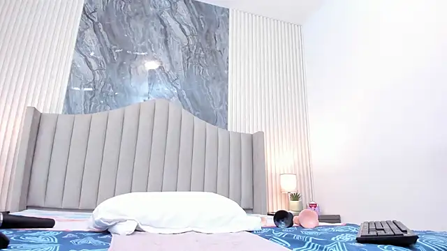 Elaine Stark online show from January 2026 03:44:02 AM