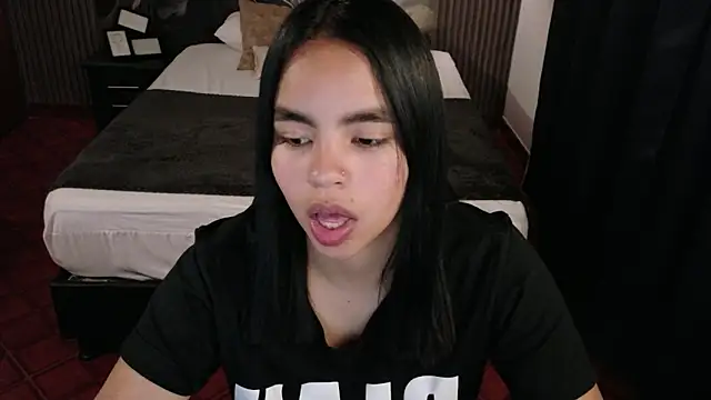 Snapshot of SofiaMante_ chatting on April 2026 07:23:02 PM SofiaMante online show from April 2026 07:23:02 PM