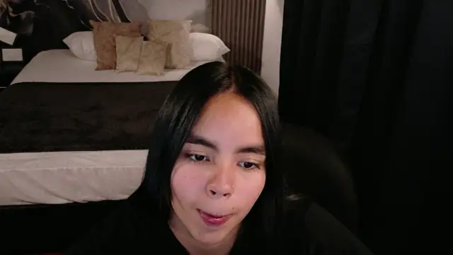 Snapshot of SofiaMante_ chatting on April 2026 02:51:02 AM SofiaMante online show from April 2026 02:51:02 AM