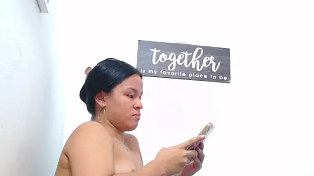 Snapshot of alejandra_c19c chatting on June 2026 05:05:01 AM alejandra c19c online show from June 2026 05:05:01 AM