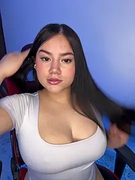 Snapshot of abby_gonzales chatting on April 2026 07:13:02 AM abby gonzales online show from April 2026 07:13:02 AM