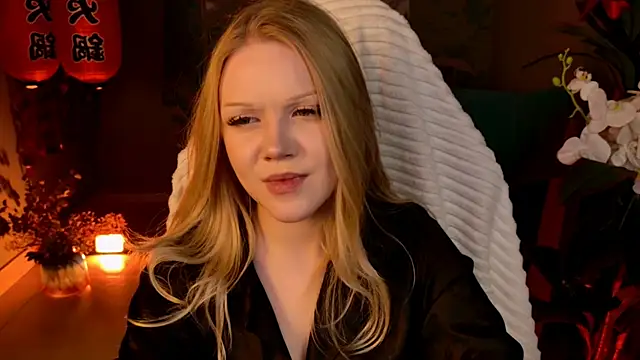 Snapshot of ChloeWhite chatting on April 2026 09:29:01 AM ChloeWhite online show from April 2026 09:29:01 AM