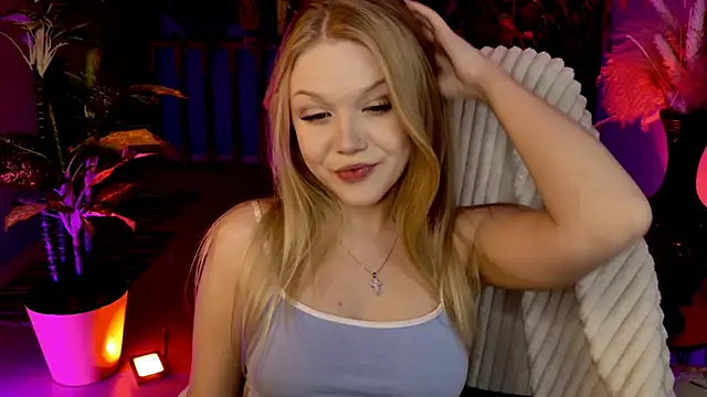 Snapshot of ChloeWhite chatting on April 2026 09:13:01 AM ChloeWhite online show from April 2026 09:13:01 AM