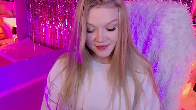 Snapshot of ChloeWhite chatting on April 2026 09:46:02 AM ChloeWhite online show from April 2026 09:46:02 AM