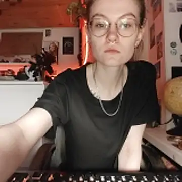 Snapshot of Shy_Bamby chatting on April 2026 05:32:01 PM Shy Bamby online show from April 2026 05:32:01 PM