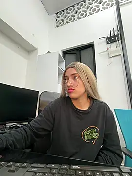 Snapshot of MichaelRossexxx chatting on April 2026 12:21:02 PM MichaelRossexxx online show from April 2026 12:21:02 PM