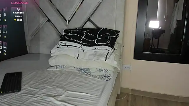 Snapshot of antonio_aguilarx chatting on April 2026 02:25:01 PM antonio aguilarx online show from April 2026 02:25:01 PM