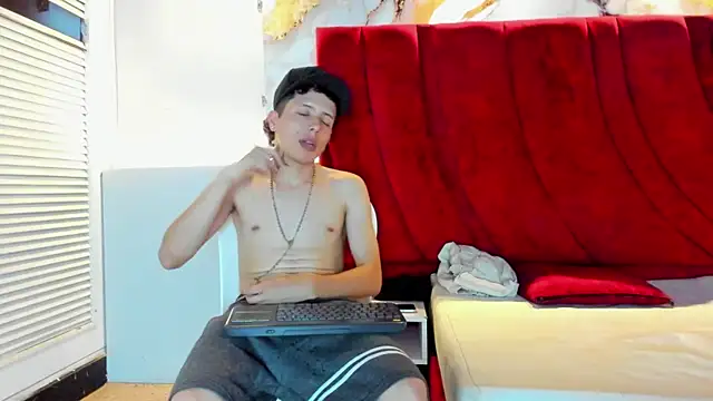 ESTEBAN 2102 online show from January 2026 07:40:01 PM