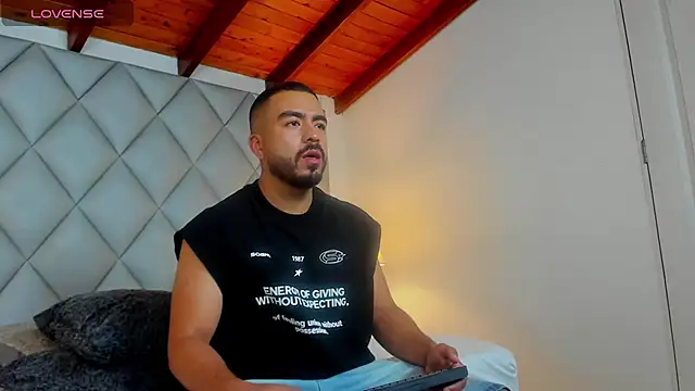 AaronVegaa online show from January 2026 07:28:02 PM