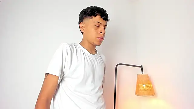 Snapshot of Skinnyfucked chatting on March 2026 12:05:01 AM Skinnyfucked online show from March 2026 12:05:01 AM