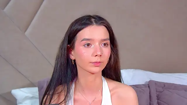 Snapshot of VanessaVienne chatting on March 2026 04:34:01 PM VanessaVienne online show from March 2026 04:34:01 PM