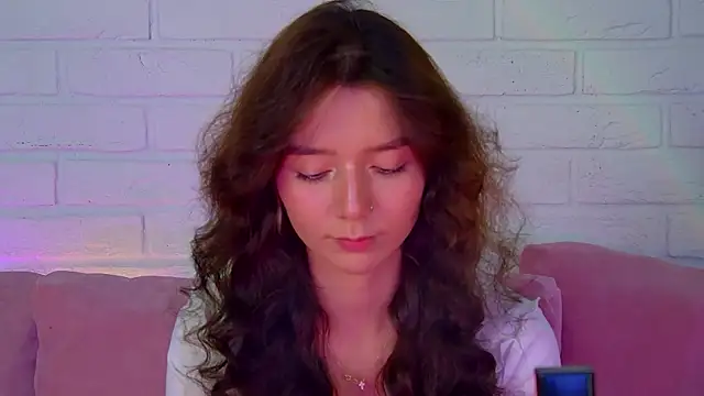 Snapshot of VanessaVienne chatting on March 2026 04:21:01 PM VanessaVienne online show from March 2026 04:21:01 PM