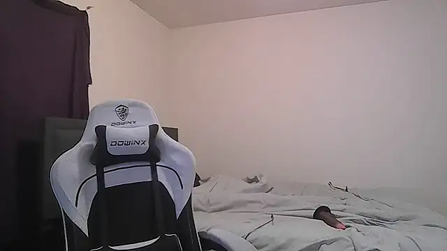 Snapshot of maxryderr chatting on April 2026 02:35:01 AM maxryderr online show from April 2026 02:35:01 AM