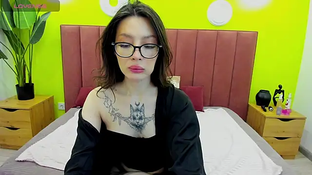 Snapshot of IvyDainty chatting on April 2026 01:33:01 AM IvyDainty online show from April 2026 01:33:01 AM