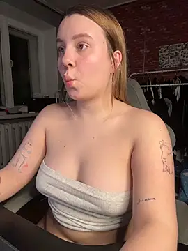 Snapshot of AnnaSeint chatting on April 2026 06:49:02 PM AnnaSeint online show from April 2026 06:49:02 PM