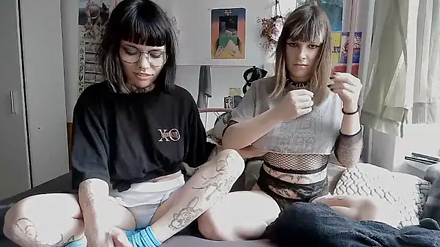 Snapshot of kicianiunia chatting on April 2026 01:57:02 PM kicianiunia online show from April 2026 01:57:02 PM