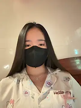 Snapshot of Gwen879 chatting on April 2026 06:19:01 AM Gwen879 online show from April 2026 06:19:01 AM