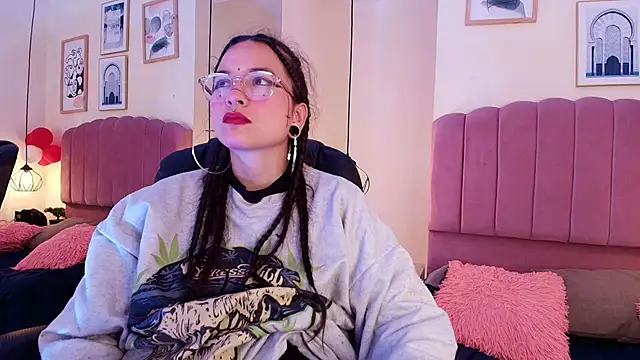 Snapshot of Hanabie_ chatting on April 2026 03:28:01 AM Hanabie online show from April 2026 03:28:01 AM