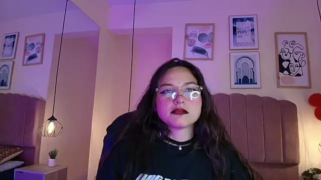 Snapshot of Hanabie_ chatting on April 2026 03:20:02 AM Hanabie online show from April 2026 03:20:02 AM