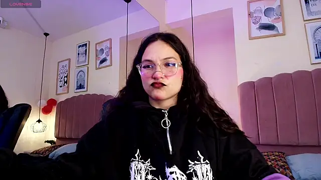 Snapshot of Hanabie_ chatting on April 2026 03:22:01 AM Hanabie online show from April 2026 03:22:01 AM