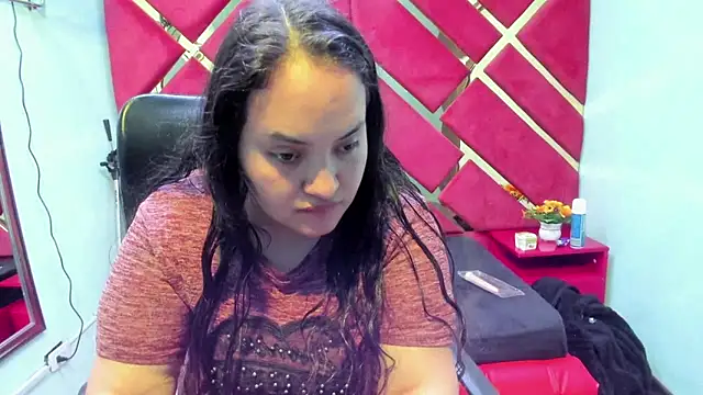 Snapshot of MiaRouss69 chatting on February 2026 04:50:02 AM MiaRouss69 online show from February 2026 04:50:02 AM