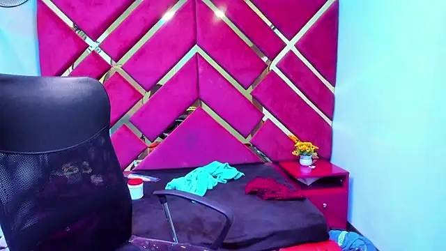 Snapshot of MiaRouss69 chatting on February 2026 05:36:01 AM MiaRouss69 online show from February 2026 05:36:01 AM