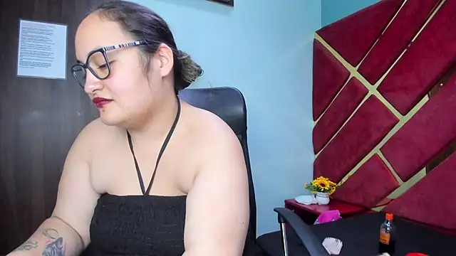 Snapshot of MiaRouss69 chatting on February 2026 12:51:02 AM MiaRouss69 online show from February 2026 12:51:02 AM