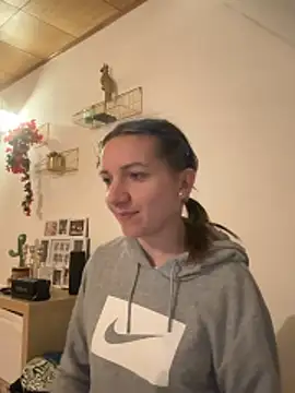 Snapshot of Marina_und_Jayden chatting on March 2026 09:43:01 PM Marina und Jayden online show from March 2026 09:43:01 PM