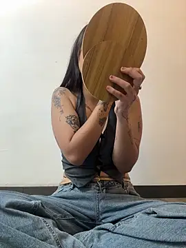 Snapshot of Abriil_cutee chatting on April 2026 02:21:01 PM Abriil cutee online show from April 2026 02:21:01 PM