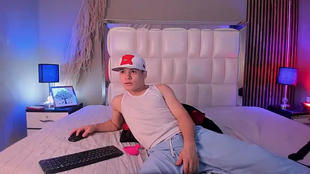 Roger And Ramona online show from March 2026 12:43:02 PM