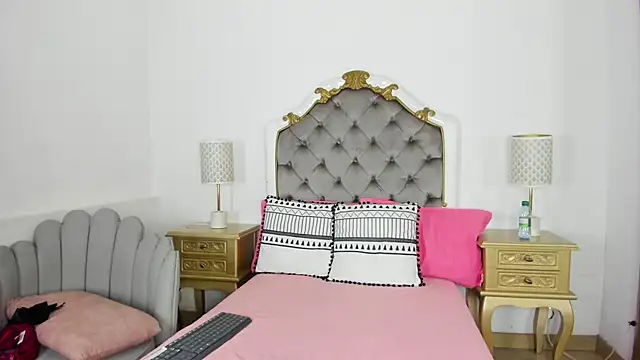 paulina lux online show from February 2026 08:03:02 PM