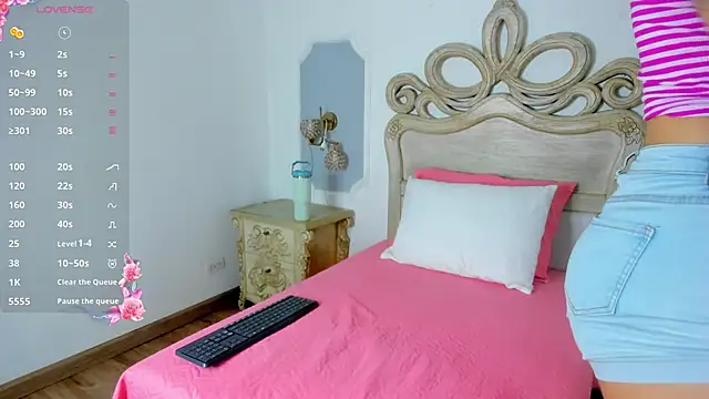 paulina lux online show from March 2026 08:02:01 PM