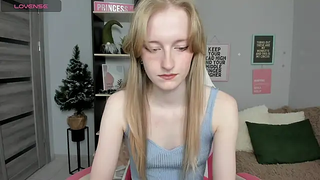 Cinnabonnn  online show from January 2026 07:35:02 AM