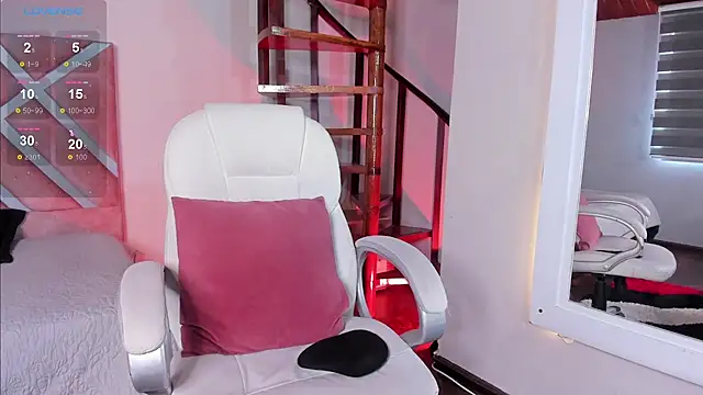 Lara reynolds  online show from March 2026 01:59:02 PM