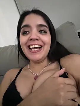 bebitas2  online show from May 2026 10:38:02 PM